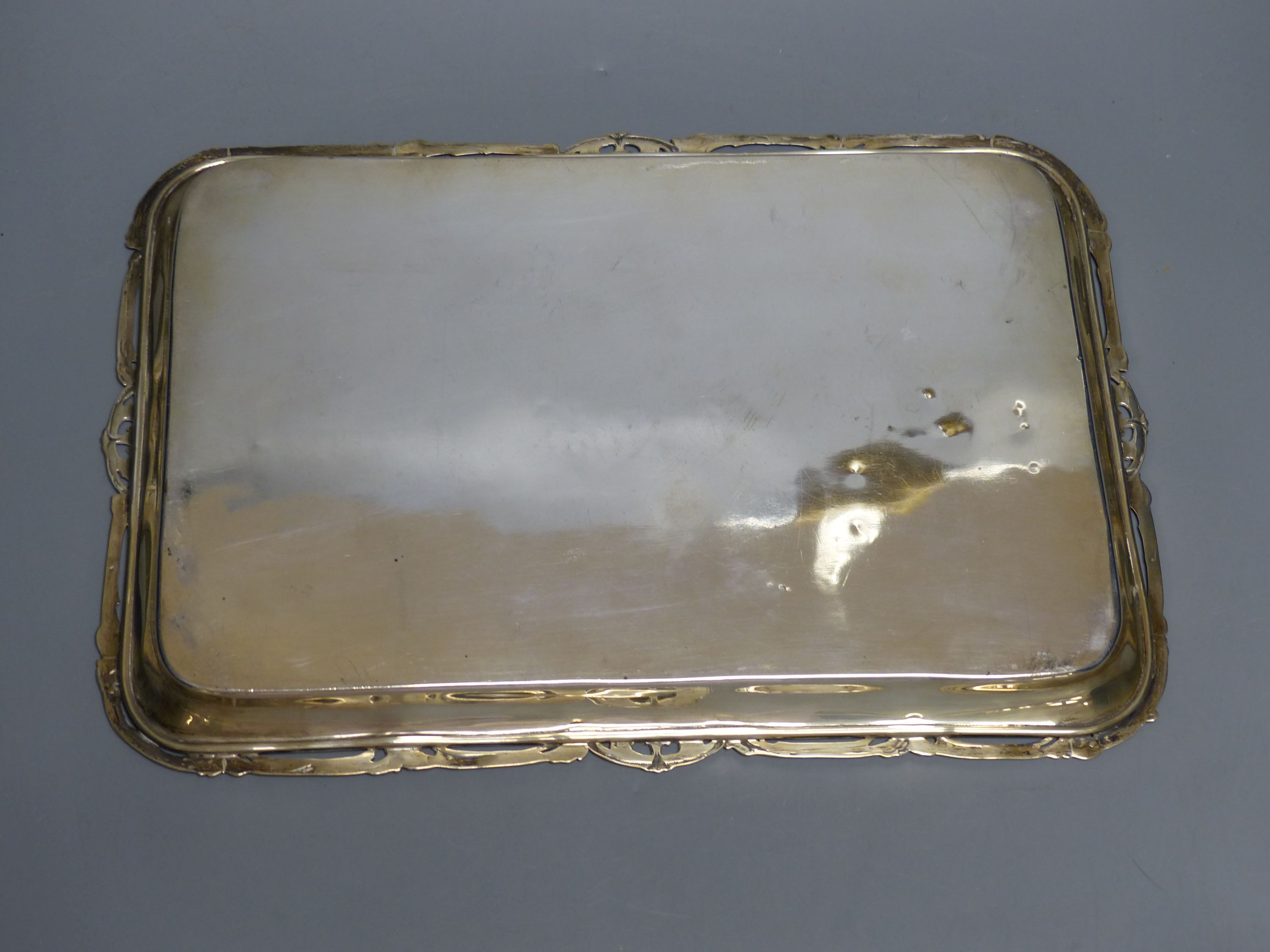 An Edwardian rectangular engraved silver tray with pierced scroll-decorated border, London 1908, 32cm,